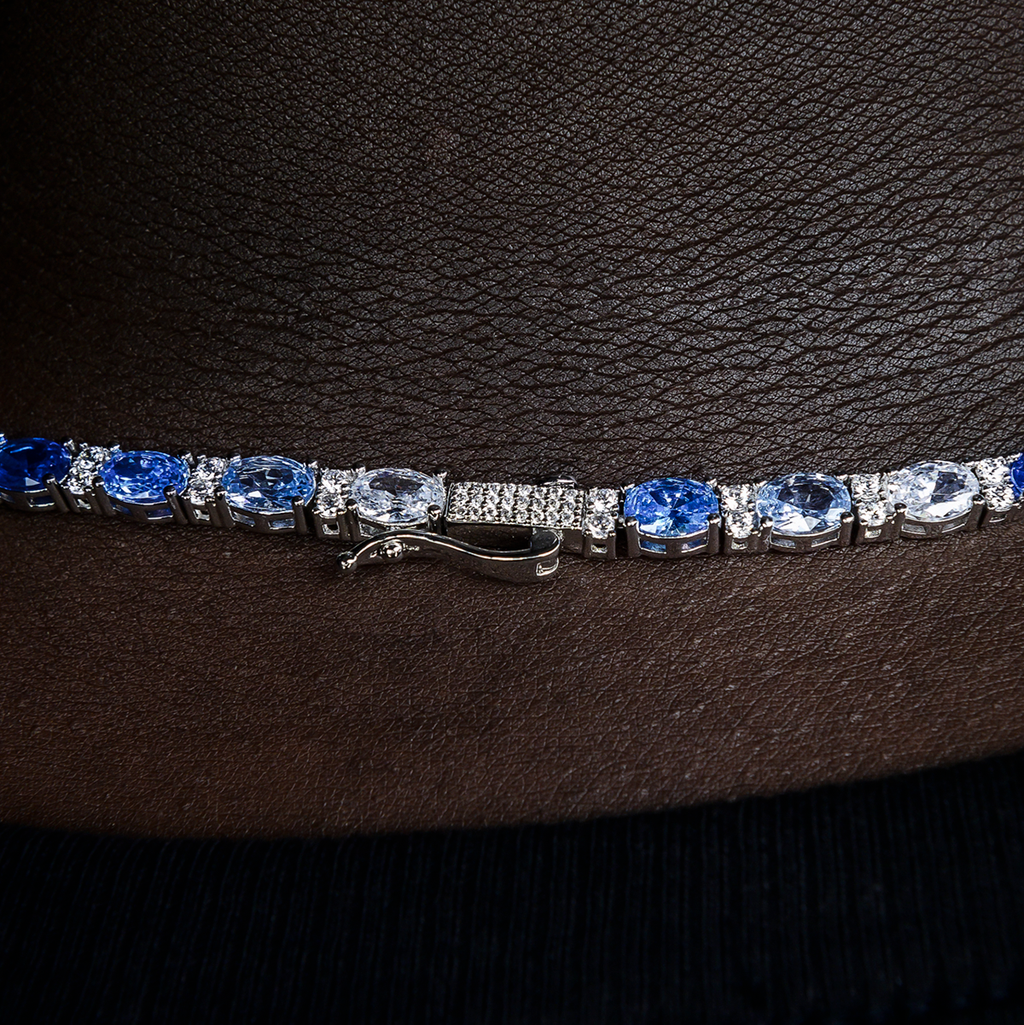 Niebieski zestaw łańcuszka i bransoletki z owalnymi szlifowanymi kamieniami