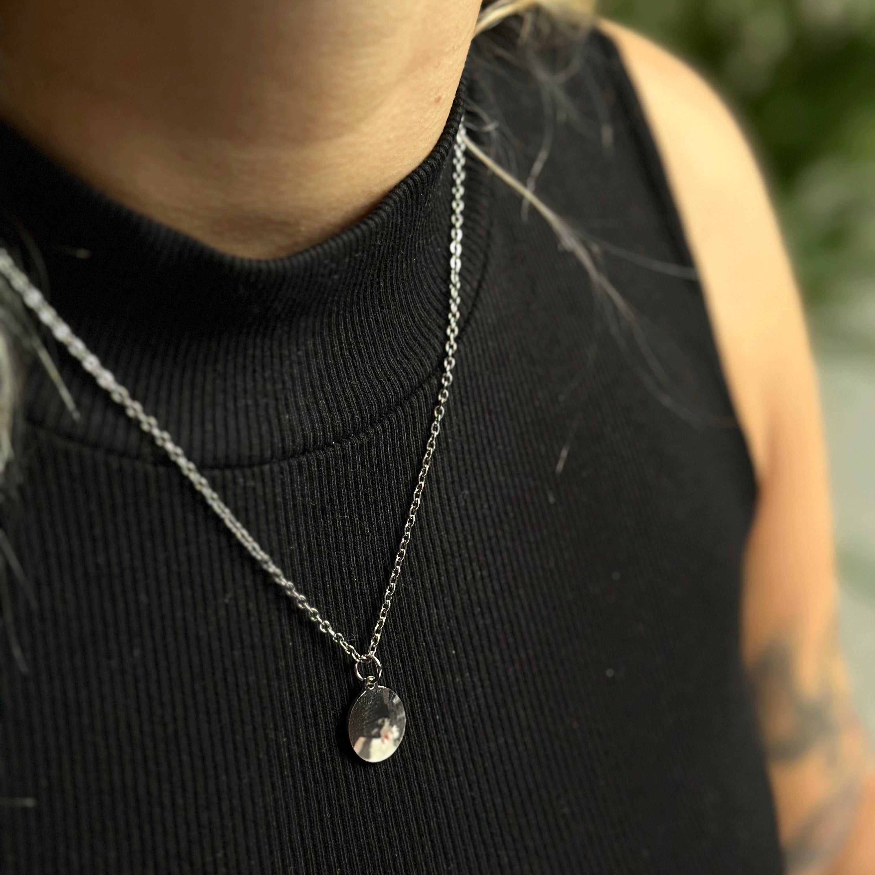 Náhrdelník s projekciou lásky