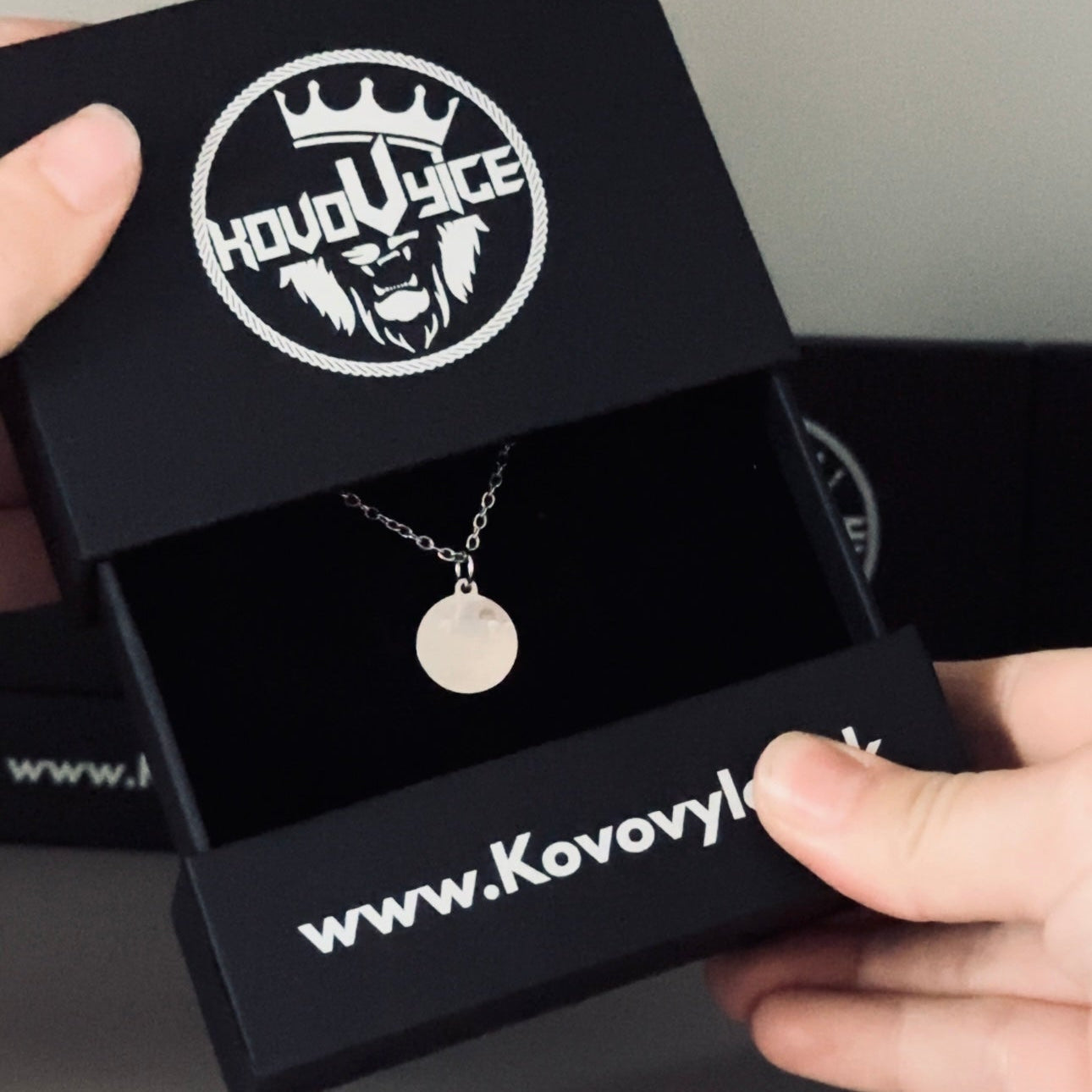 Náhrdelník s projekciou lásky