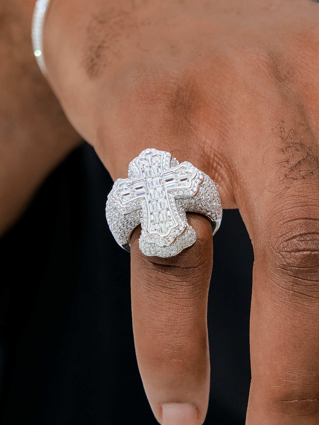 Prsteň s krížom z Moissanitu v baguette výbruse S925