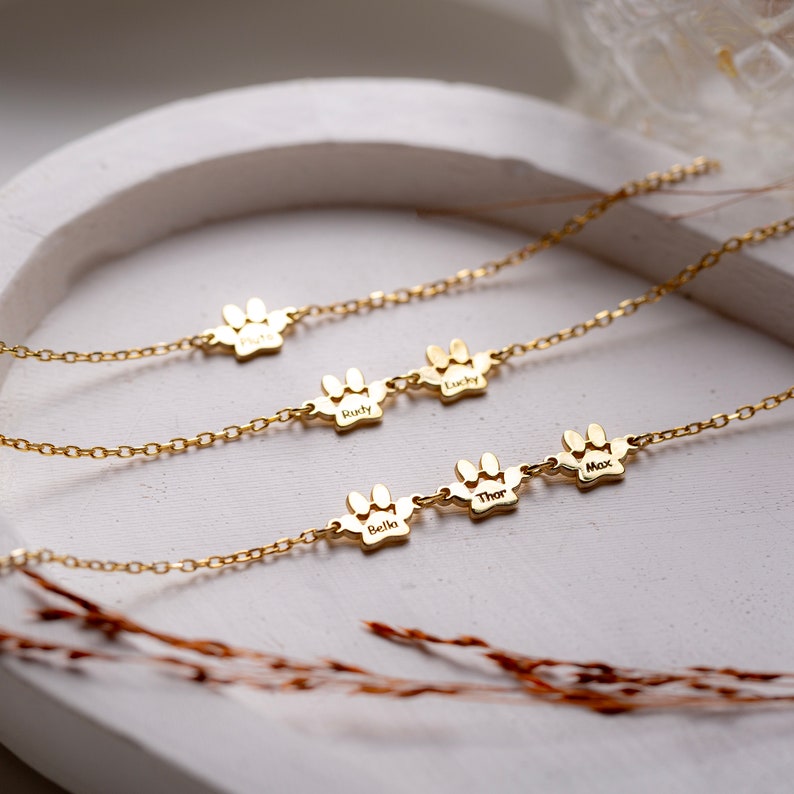 Personalizovaný náramok s menom labky